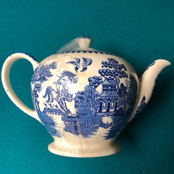 Blue Willow Other - Blue Willow Teapot from England